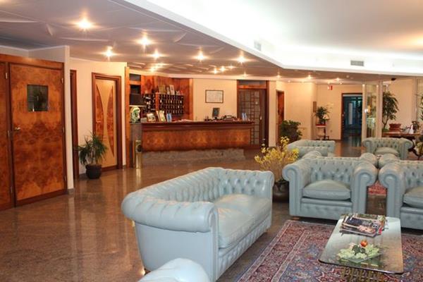 Itaca Hotel Barletta Exteriör bild