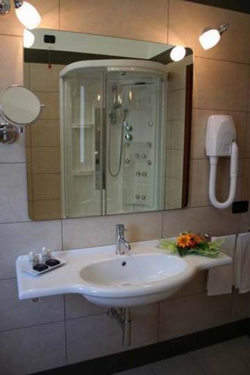 Itaca Hotel Barletta Exteriör bild